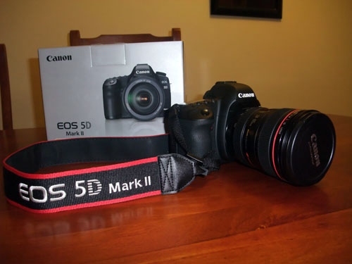 offer new EOS 5D Mark II Digital Camera Kit 