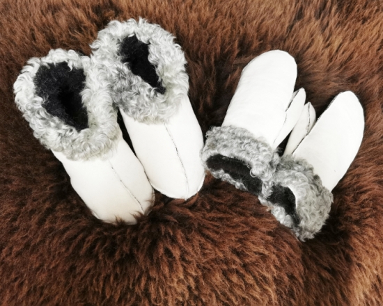 Wool gloves and sheepskin slippers, unisex